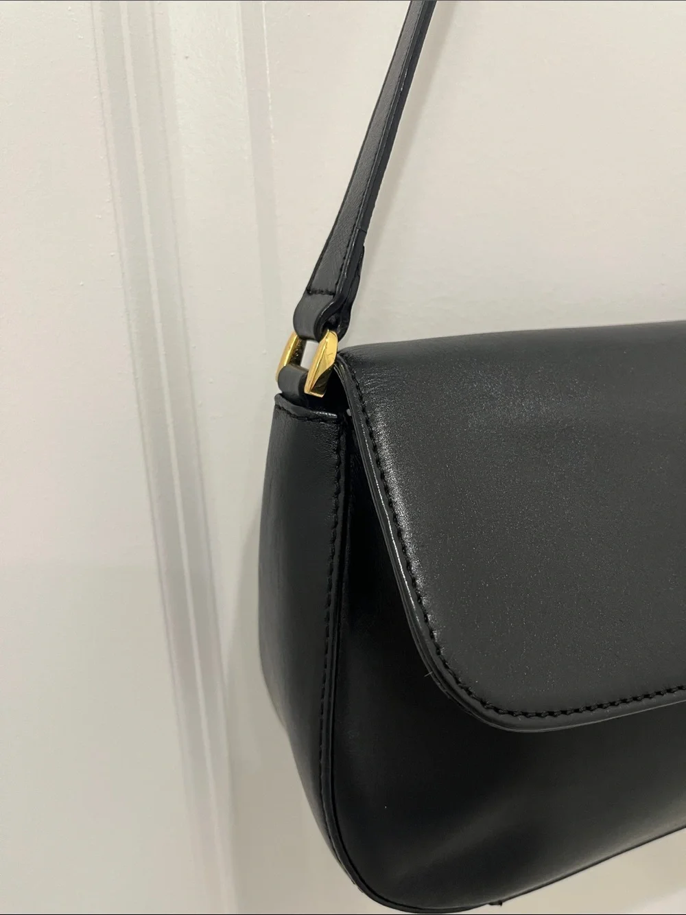 Etienne Aigner Black Leather Shoulder Bag with Gold-Classic Elegant Minimalist - Picture 4 of 11